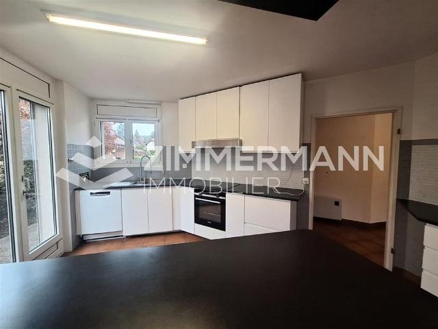 Semi detached villa,6.5,210