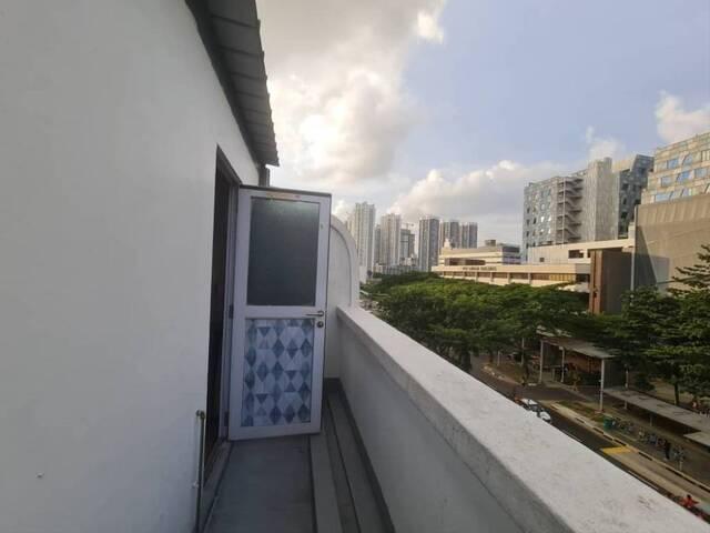 semi Ensuite/Master room + Balcony at lavender near bugis city: Room code LavB