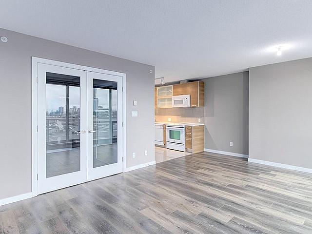 Semi furnished 1 Bedroom And 1 Bath Near King George Skytrain