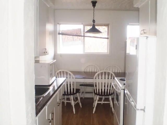Semi Furnished All Utility Includes Cl to SAIT, UofC, FMC DT, L Park LRT Bus
