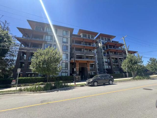 Semi Furnished Modern Burnaby Condo | 1 Bed + Den