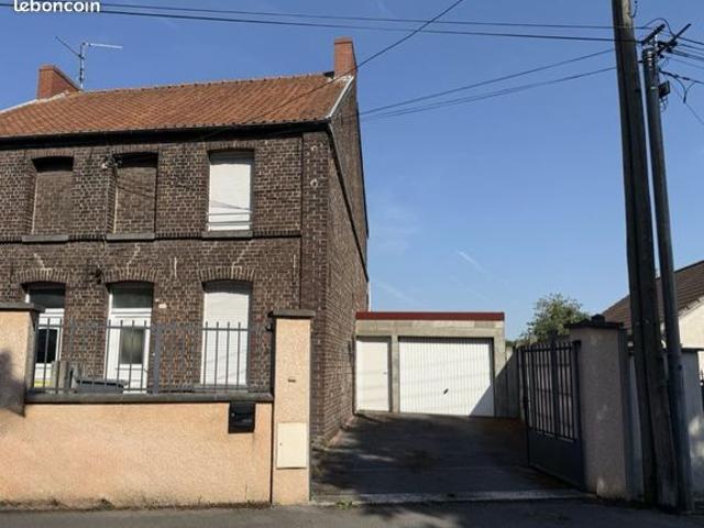Semi individuelle en retrait de rue