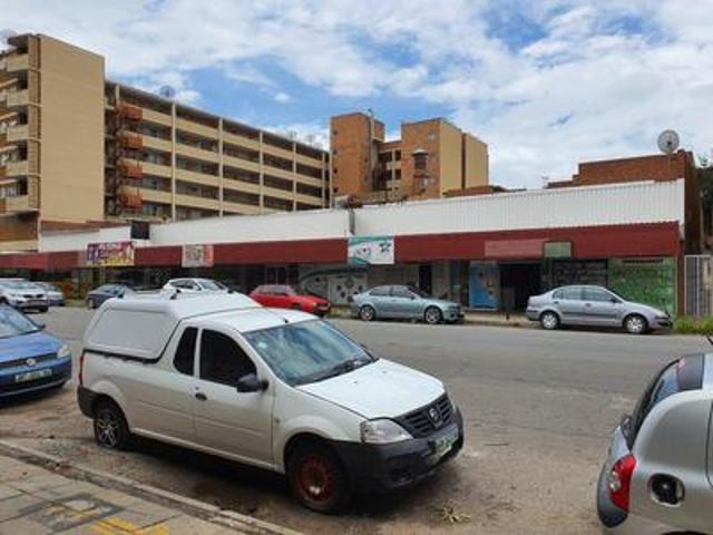 semi industry area space to let in k.