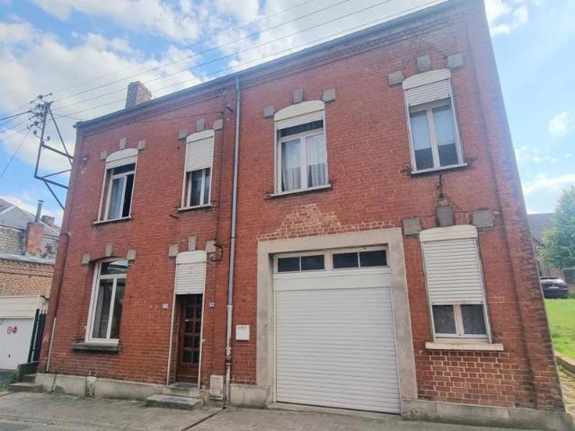 Semi plain pied individuel, 5 chambres, garage, extérieurs