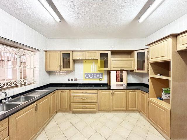 Semi renovated 4 bed Apartment for sale a whooping 3300 sqft of space in Parklands