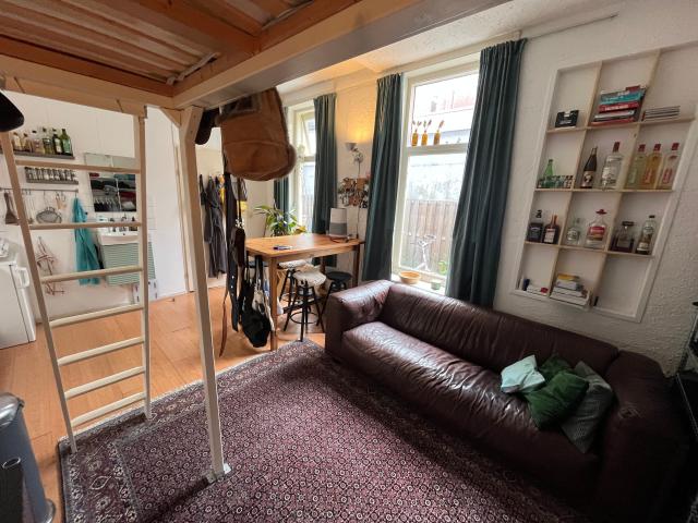 Semi self contained studio City centre Aug–Jan