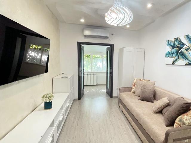Zona centrala Podul de Fier, 2 camere renvoat, ready to move