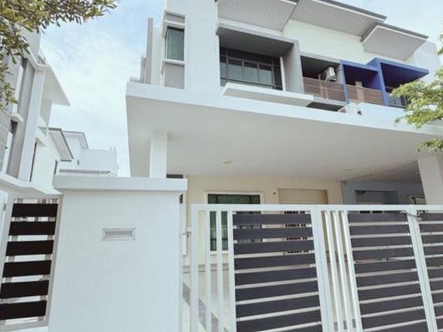 SemiD 3 Tingkat Renovated Taman Merak Bukit Baru 5 Bilik