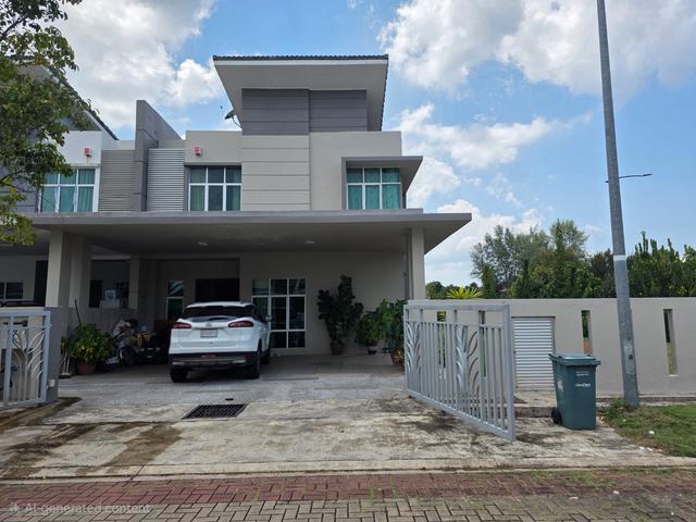 Semid Corner lot 2 tingkat lakeview kotasas