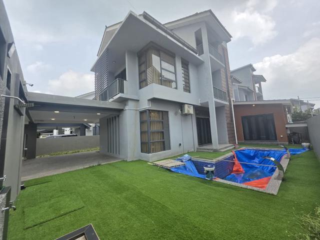 Semid cluster 2 storey bandar putra Kuantan swimming pool
