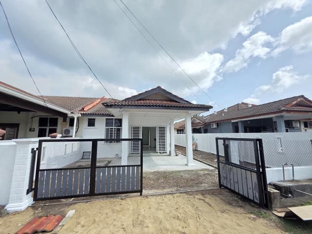 SemiD Setingkat Facing playground Di Taman Sepekan Makmur Pekan