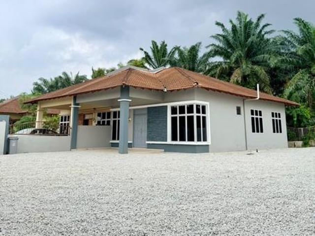 SemiD Setingkat Taman Temiang Utama Muar Corner Lot saiz Banglo