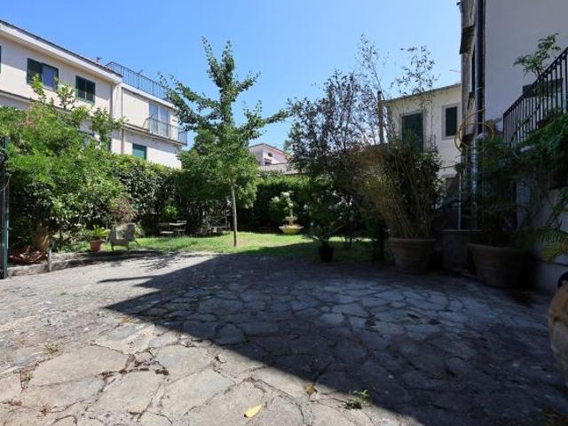 SEMINDIPENDENTE CON GIARDINO