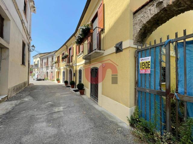 SEMINDIPENDENTE in vendita a Benevento, CENTRO STORICO