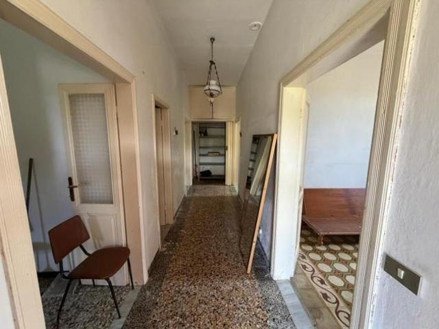 Semindipendente in vendita a Luni