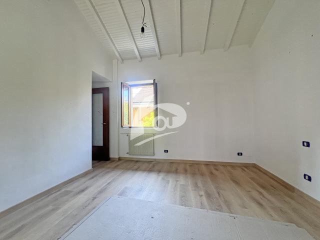 Semindipendente Porzione di casa a Laveno Mombello