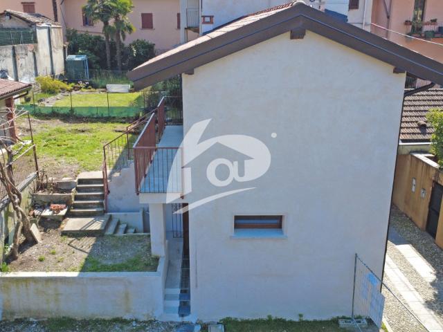 Semindipendente Porzione di casa a Laveno Mombello