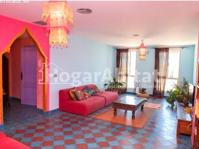 SEMINUEVO, AMPLIO Y CON TERRAZA