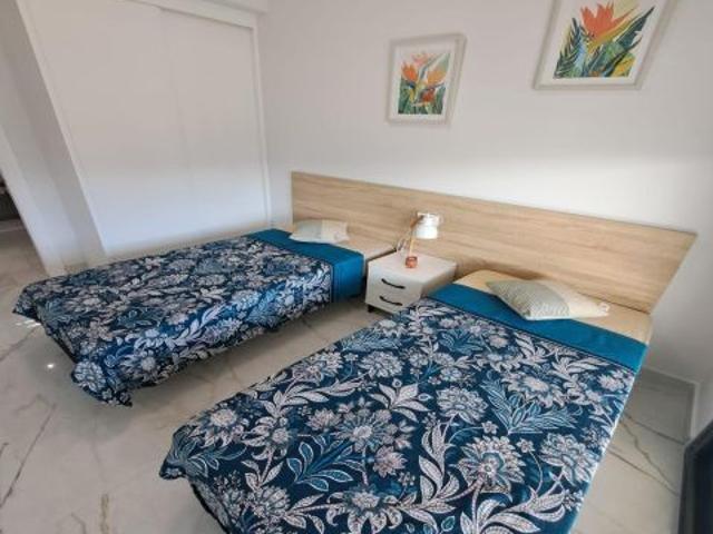 Seminuevo apartamento con 2 dormitorios