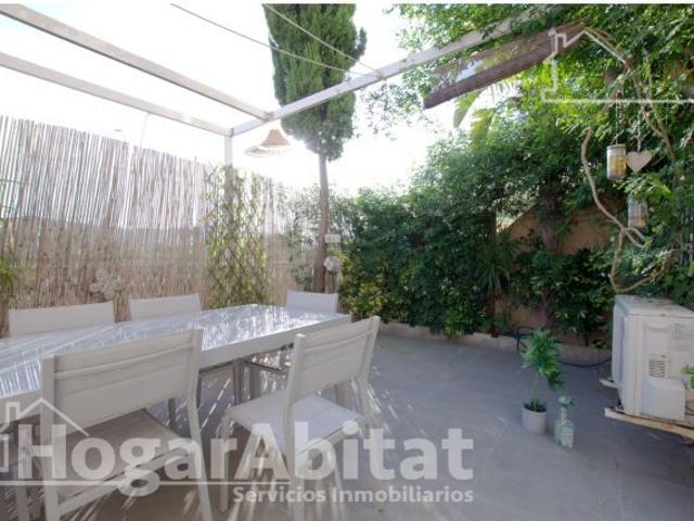 SEMIREFORMADO EN RESIDENCIAL CON PISCINA Y TERRAZA