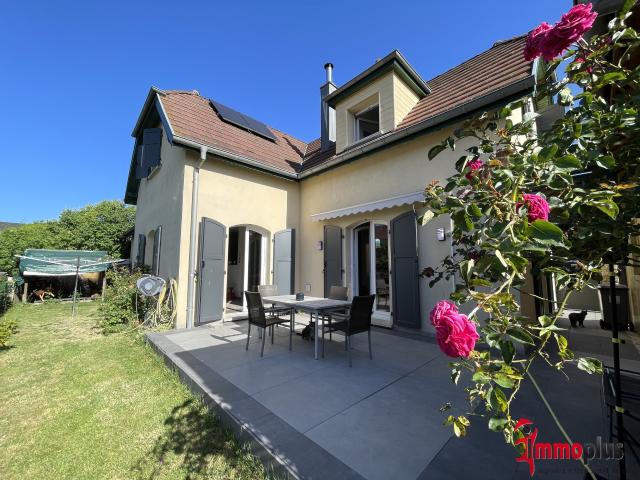 SENTHEIM Maison individuelle de 155 m2 avec 3 suites, garage double et dépendance Belles prestations !