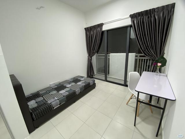 SENTUL Medium Room with Balcony @ Sentul Near MRT, LRT, KTM to KLCC, Bukit Bintang, TRX  10 Mins Drive to Damansara, K
