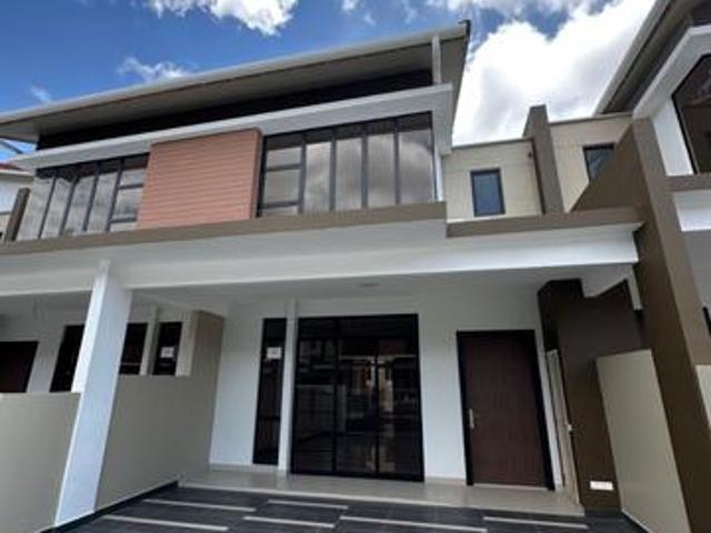 Senadi HillsIskandar PuteriDouble Storey Terrace House for Rent