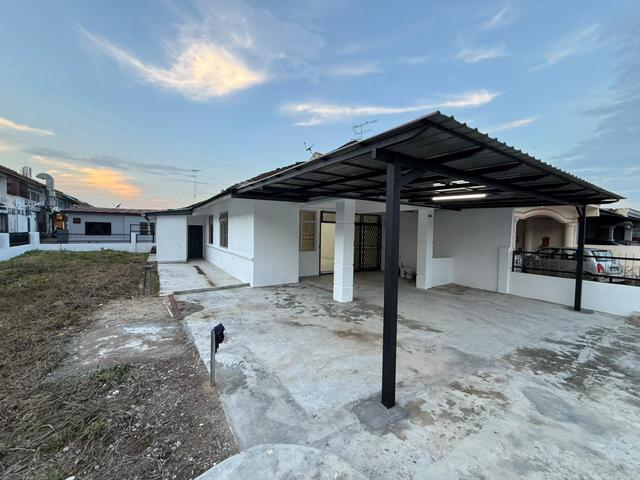Senai Utama1Storey CornerRenovationPartial Furnish