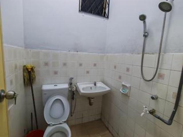 senai utama 1 tingkat rumah utk disewa