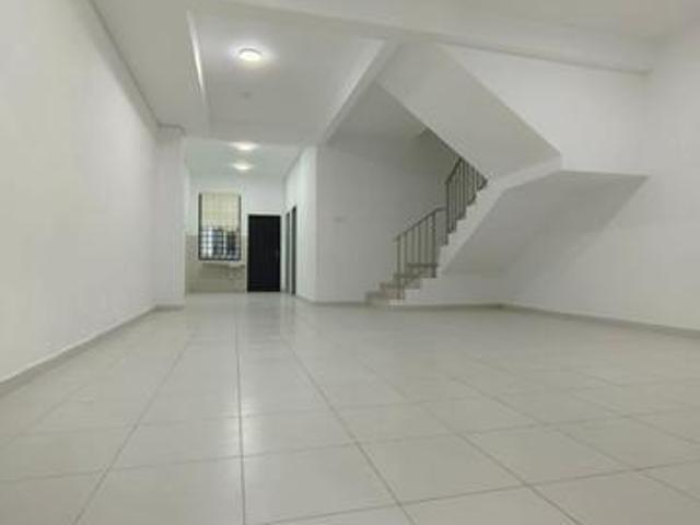 Senai Scientex Utama 25 storey Landed House 4 Bed 3 Bath For Rent