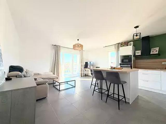 Sénas 13560 Achat / Vente appartement 3 pièces t3 au dernier étage terrasse