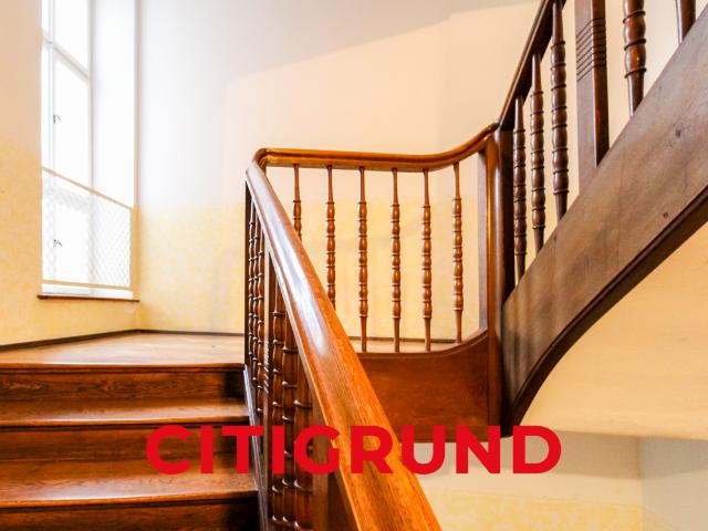 Sendling/Beim Neuhofener Berg Großzügige 4 Zimmer Wohnung mit Galerie und ruhigem Dachbalkon