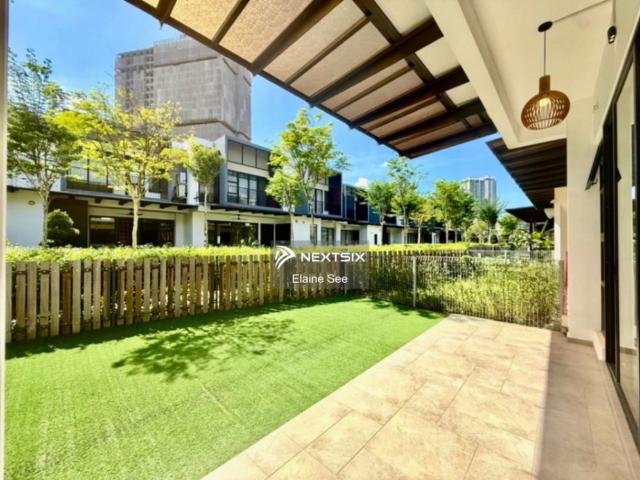 Senibong Cove Waterway Residence