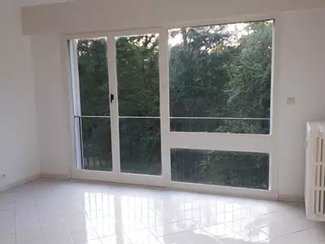 Senlis 60300 Location appartement 1 pièce t1 au dernier étage