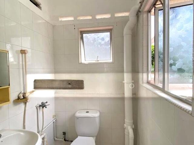 Sennett Road D16, Semi