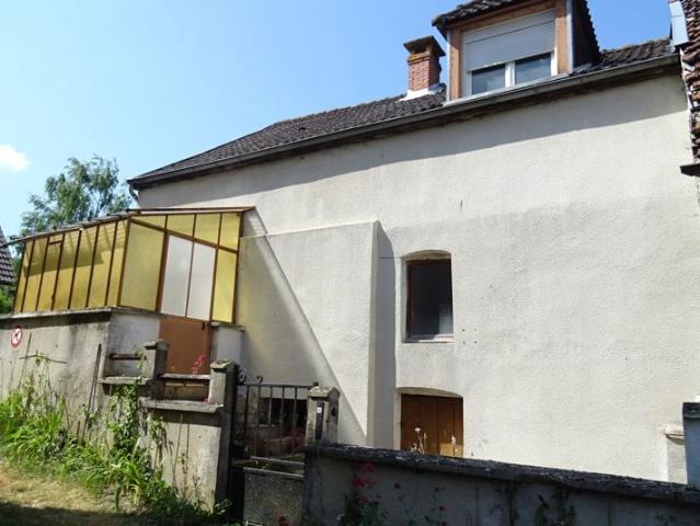 SENNEVOY – Maison T3: petit prix, grand potentiel ! À saisir vite !