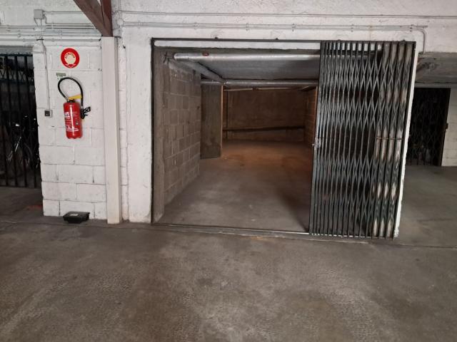 Sens Location Parking / Garage 89