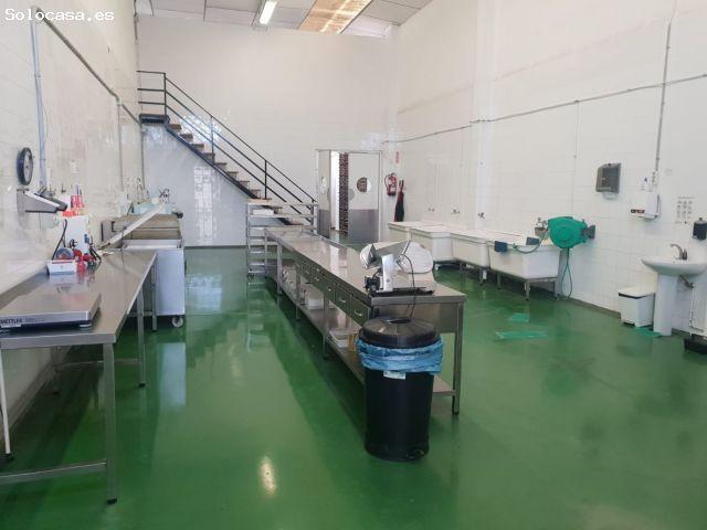 SENSACIONAL NAVE INDUSTRIAL EN POLIGONO CAMPO ALTO