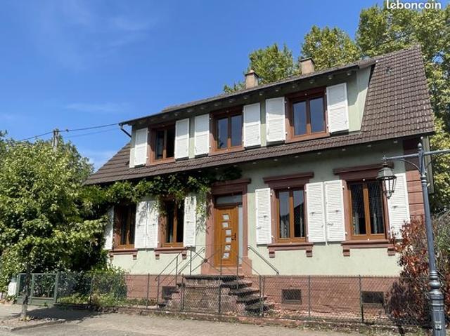 Sensation de campagne en plein centre ville: Maison de caractère F6 158 m² avec dépendance
