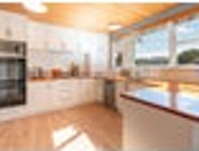 SENSATIONAL SINGLE LEVEL FAMILY HOME