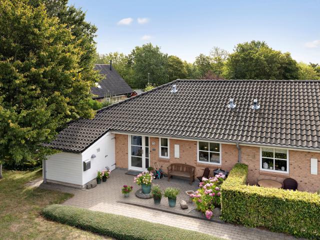 Sensommervej 16