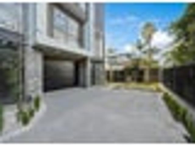 Seaview and Coastal Lifestyle in Takapuna