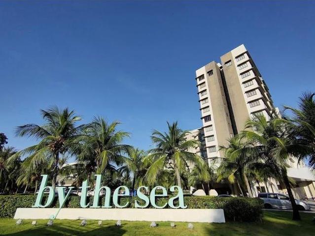 SEAVIEW By The Sea 1023sf 2 Bedrooms Near Golden Sand Hotel