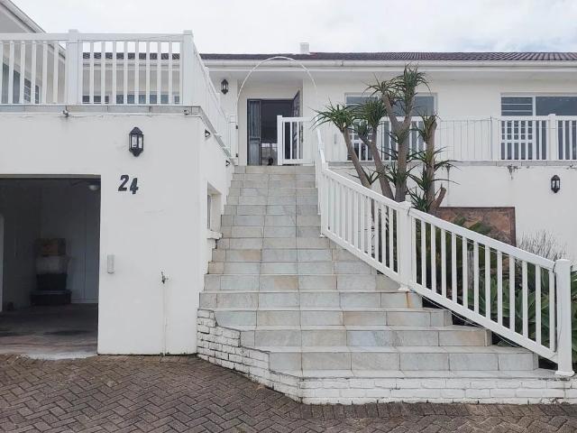 Seaview 4 bed 2,5 bath house with double & single garage for sale