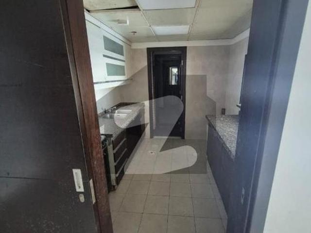 Sea facing apartment available for rent in pearl tower emaar pearl towers