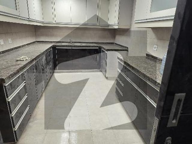 Sea Facing 3 Bedrooms Apartment In Pearl Tower Is Available For Rent Emaar Crescent Bay