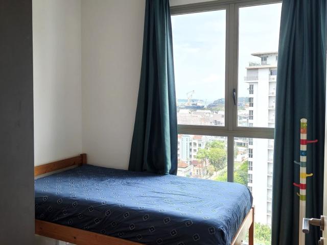 Sea Horizon D18, Condominium