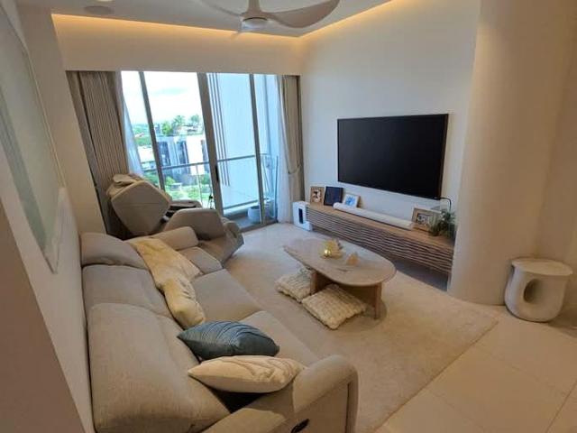 Sea Horizon D18, Condominium