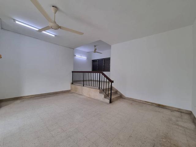 Sea Park Apartment 1st Floor Low Floor With Strata Title Repainted