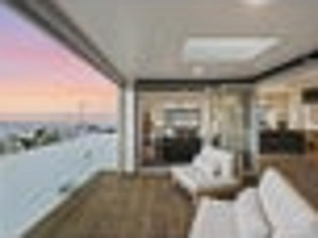 SEA VIEWS. CITY LIVING. EFFORTLESS LUXURY